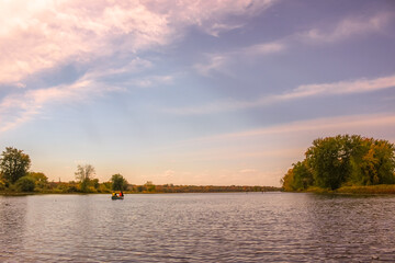 《江畔独步寻花》的全诗是哪位大诗人写的？