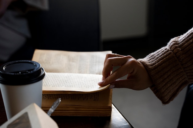 花椒树有几种除草方式
