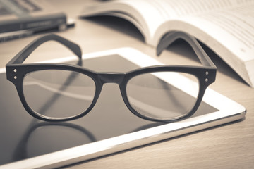 《江畔独步寻花》的全诗是哪位大诗人写的？